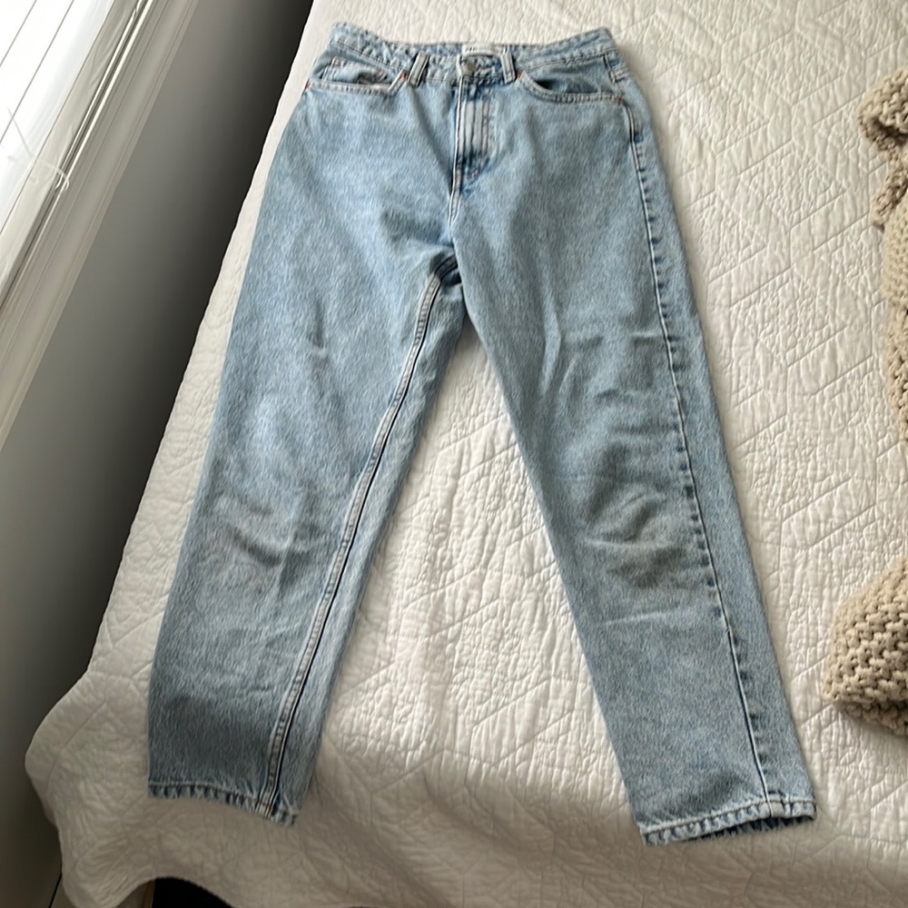 light washed zara mom jeans